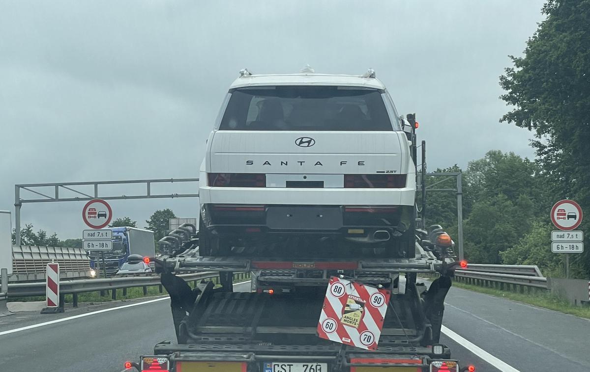 Hyundai santa fe | Peta generacija hyundaija santa fe na poti prek Slovenije. | Foto Gregor Pavšič