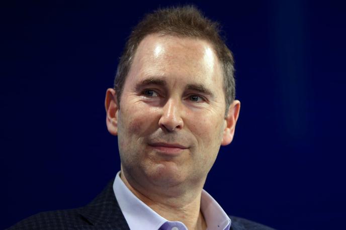 Andy Jassy | Andy Jassy ima pred sabo nekaj težkih izzivov, od katerih je Jeff Bezos s predajo direktorskega stolčka zdaj dvignil roke. Predvsem se bo moral spopasti z očitki o Amazonovem monopolu, nekaj pa bo moral storiti tudi z nevzdržnimi delovnimi pogoji v nekaterih Amazonovih skladiščih. | Foto Reuters