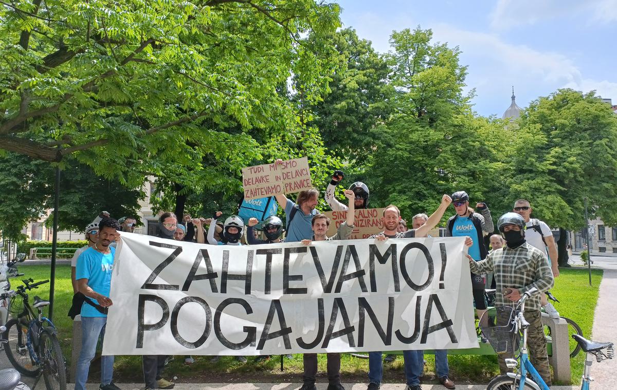 Stavka dostavljalcev | Poleg slabih pogojev, nižanja plačila in enostranskega poseganja v ključne vidike njihovega dela je bil povod za sindikalno organiziranje dostavljavcev tudi to, da vodstvi Wolta in Glova nista upoštevali njihovih pripomb. | Foto Sindikat Mladi plus