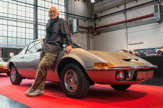 Erhard Schnell opel GT | Erhard Schnell ob konceptnemu vozilu experimental GT, ki so ga predstavili leta 1965 na avtosalonu v Frankfurtu. V serijski različici je postal opel GT. | Foto Opel