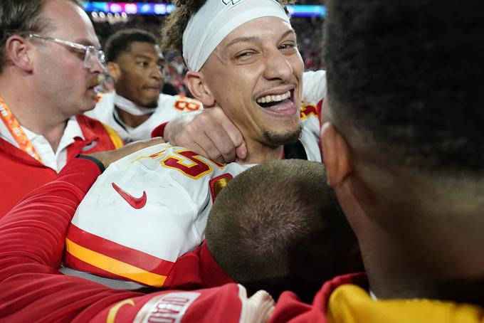 27-letni Mahomes je kljub poškodbi podal za tri zadetke. | Foto: Reuters