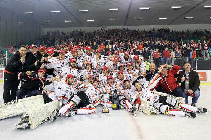 "Zaslužen naslov, a težko prigaran," o novi zvezdici Jesenic pravi Jure Sotlar in se zahvaljuje navijačem za podporo skozi sezono. | Foto: Matic Klanšek Velej/Sportida