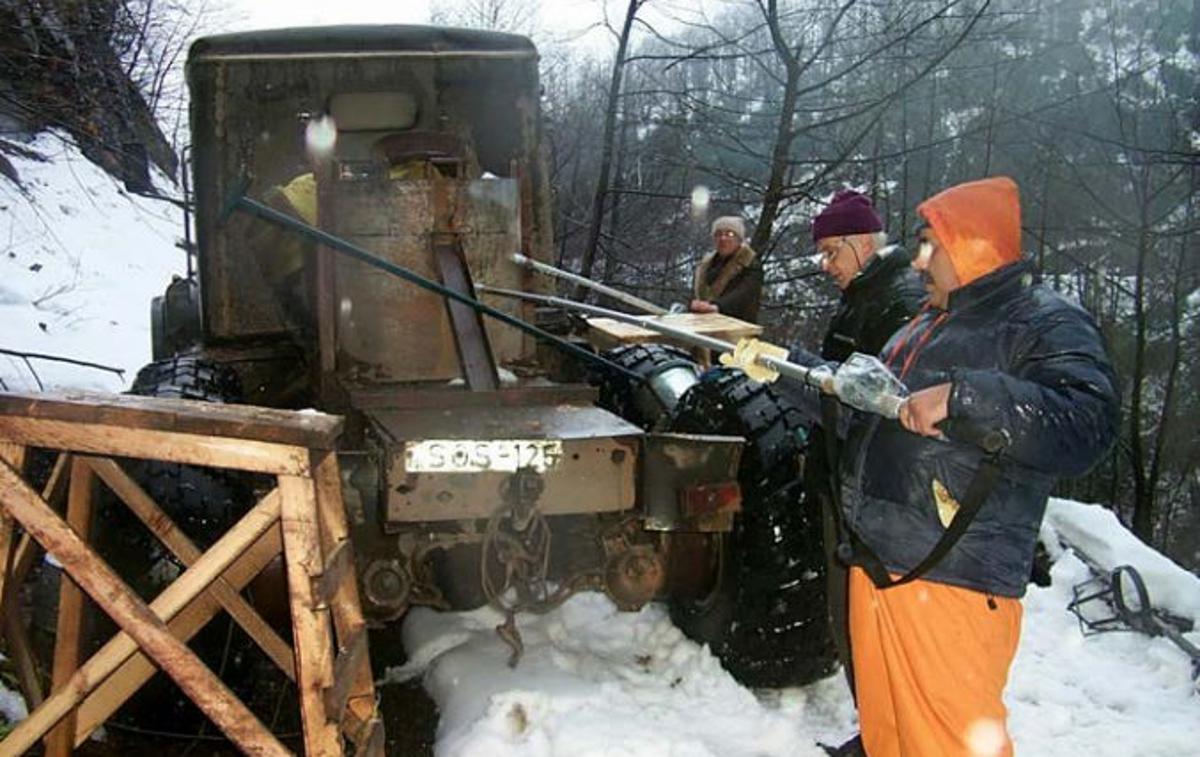 Lia, radioaktivni incident | Radioaktivna predmeta, ki so ju 2. decembra 2001 našli gruzijski drvarji, so specialisti za radioaktivno sevanje iz divjine odstranili dva meseca pozneje. | Foto IAEA