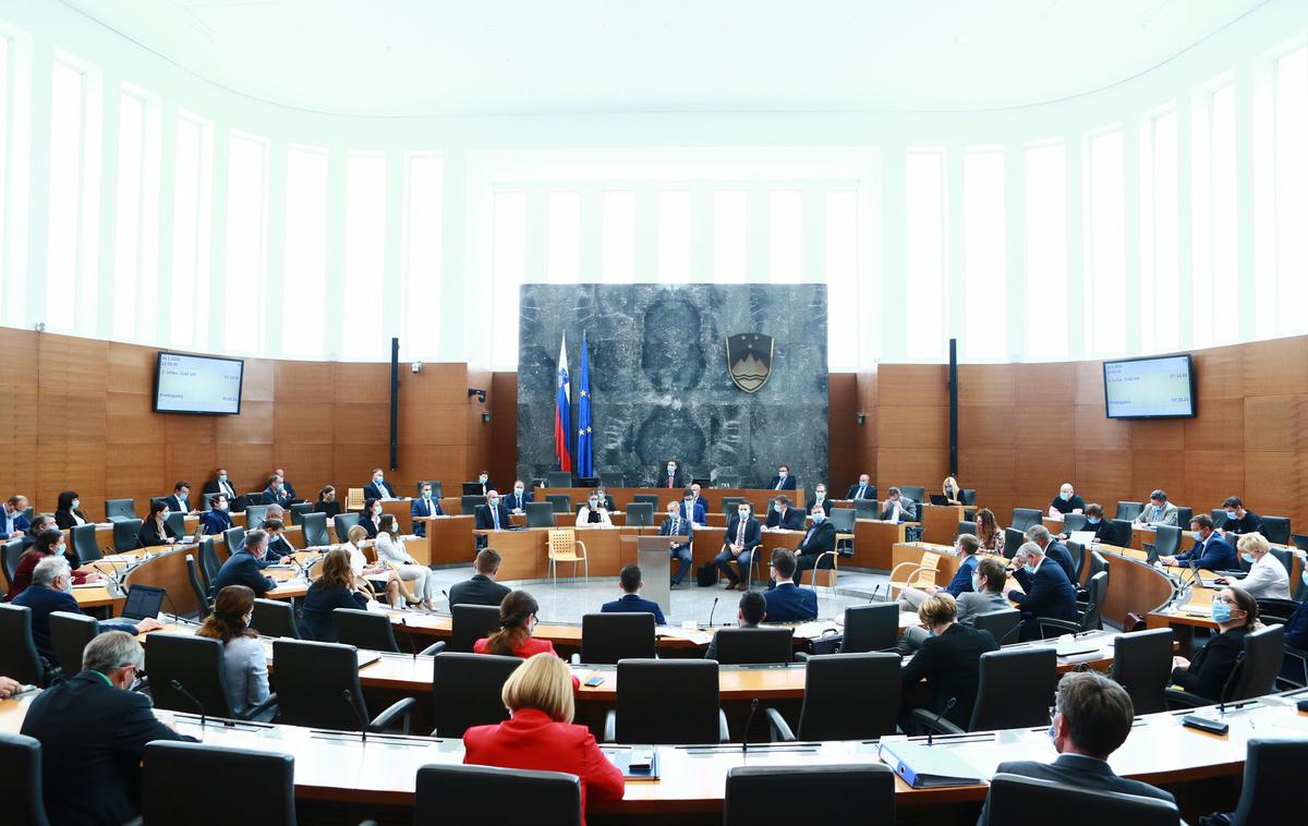 Državni zbor | Poslanci so dobili še zadnjo znižano plačo. Z junijem bo ta znova enaka kot pred znižanjem zaradi epidemije. | Foto Matija Sušnik