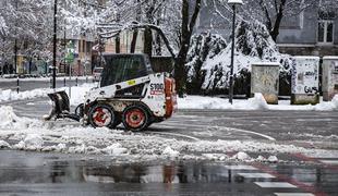 Prihaja večja snežna pošiljka, previdno na cestah