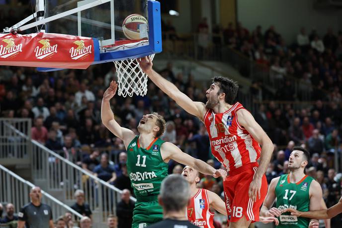 Cedevita Olimpija Crvena zvezda Jaka Blažič Mike Tobey | Mike Tobey je za Crveno zvezdo igral samo eno sezono. | Foto www.alesfevzer.com