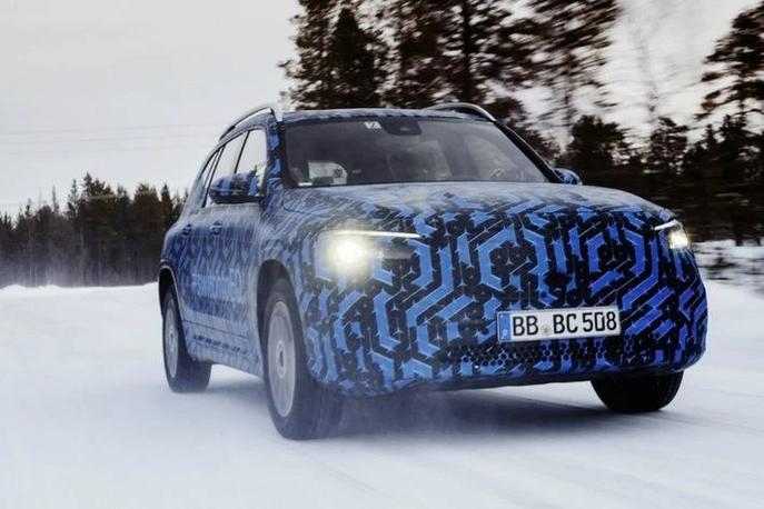 Mercedes-Benz EQA | Mercedes bo prvi proizvajalec, ki bo na Madžarskem začel s proizvodnjo povsem električnega kompaktnega športnega terenca. | Foto Mercedes-Benz