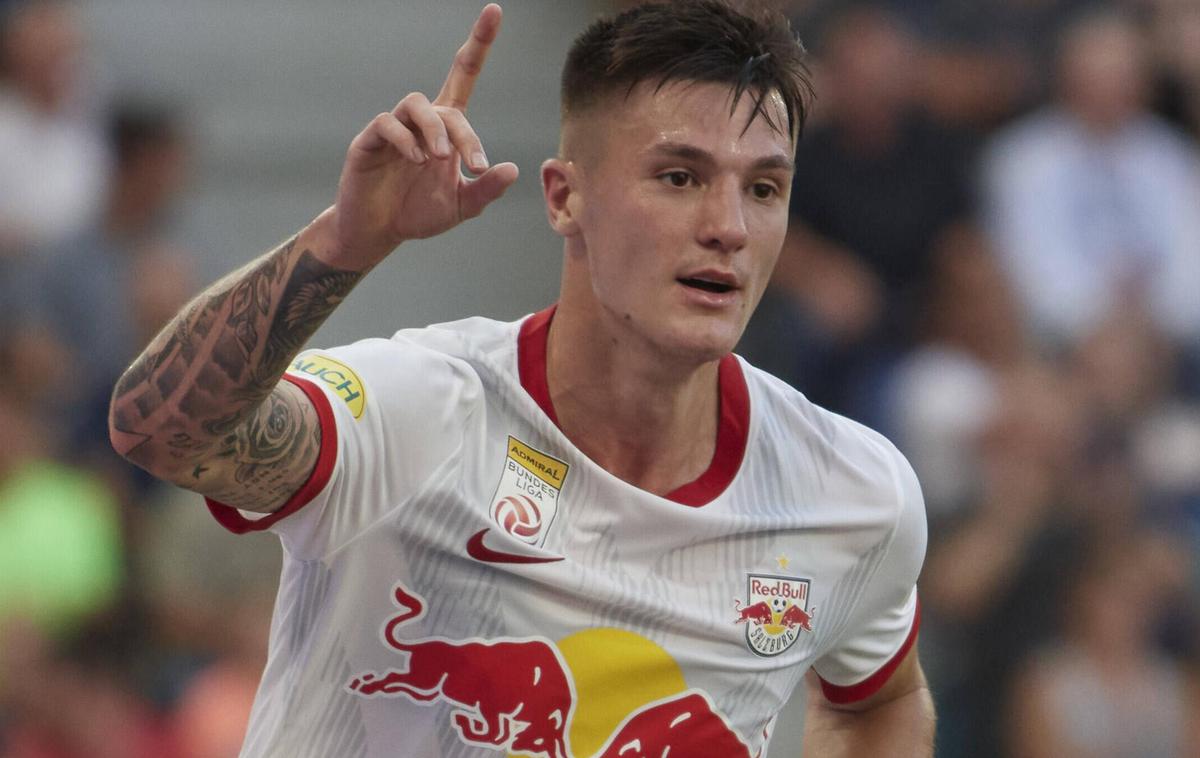 Salzburg Benjamin Šeško | Benjamin Šeško se danes ne bo prvič pomeril z Liverpoolom. Rdečim je povzročil ogromno težav že leta 2022, ko je nosil še dres Salzburga. | Foto AP / Guliverimage