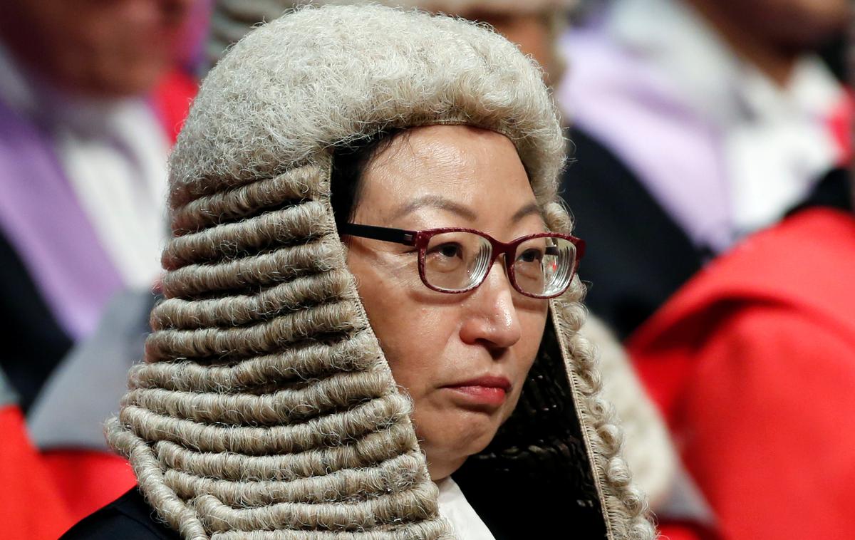 Teresa Cheng | Hongkonška ministrica za pravosodje Teresa Čeng je v incidentu utrpela poškodbe. | Foto Reuters