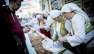 Festival bosanske hrane v znamenju rekordne slovenske baklave