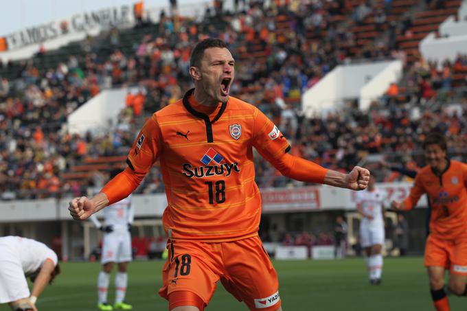 Na Japonskem je leto in pol igra za Omiyo Ardijo, potem pa gole zabijal še za Shimizu S-Puls in Nagoyo Grampus. | Foto: Getty Images