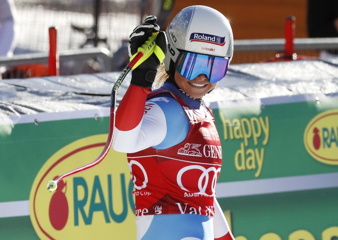 Corinne Suter (še) ne bo slekla rdeče majice vodilne smukačice. | Foto: Reuters