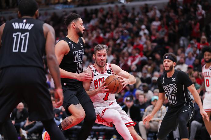 Goran Dragić | Goran Dragić je s Chicago Bulls pred domačimi navijači prekinil zmagoviti niz Brooklyna.  | Foto Guliverimage