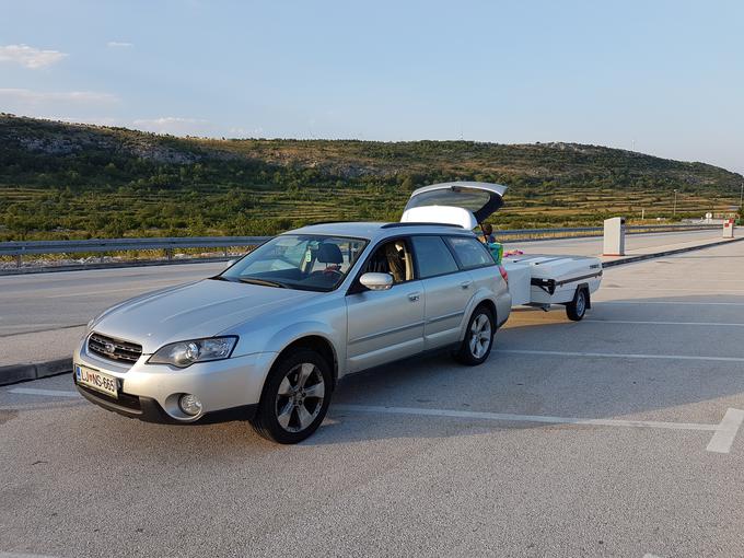 Ob okvari vozila v tujini operaterju avtokluba sporočite natančne podatke o vozilu, npr. vrsta vozila, dolžina oz. teža vozila in prikolice, pomemben je tudi podatek o številu potnikov v vozilu ter posredujte čim bolj natančno informacijo o lokaciji okvare oz. nesreče. | Foto: Jure Gregorčič