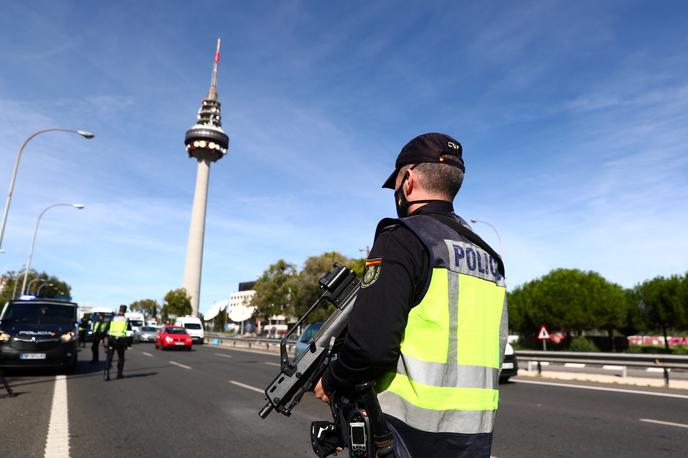 Razmere v Madridu | Za že skoraj pet milijonov ljudi v Madridu in devetih okoliških mestih veljajo strogi omejitveni ukrepi, ki spominjajo na karanteno. | Foto Reuters