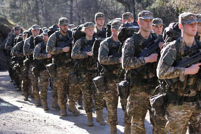 Slovenska vojska | "Slovenska vojska je naredila viden napredek, ni pa ta napredek še dovolj za celovito delovanje v vojnih razmerah," je ocenil vrhovni poveljnik obrambnih sil Borut Pahor. | Foto STA