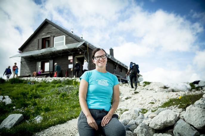 Zasavska koča na Prehodavcih, Prehodavci | Tea Dernovšek že peto leto sestavlja skrbniško zasedbo na Zasavski koči na Prehodavcih. | Foto Ana Kovač