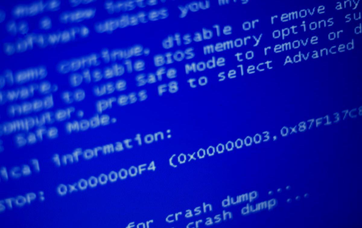 BSOD, Modri zaslon smrti Windows 10 | Osovraženi modri zaslon nakazuje resno napako operacijskega sistema Windows. | Foto Wikimedia Commons