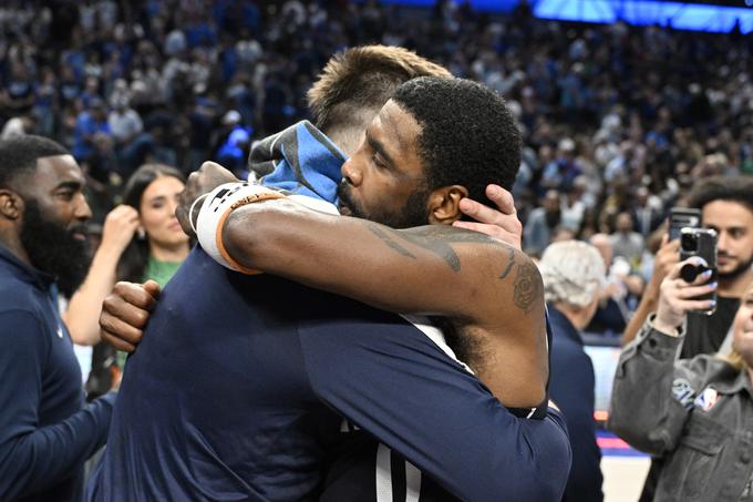 Luka Dončić in Kyrie Irving | Foto: Reuters