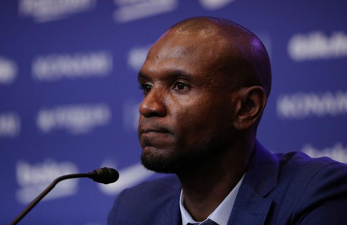 Eric Abidal je bil že tako na udaru navijačev Barcelone. Po besedah njihovega idola bo še bolj. | Foto: Reuters