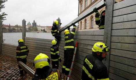 Srednja Evropa pred potopom: padlo bi lahko 400 litrov dežja na kvadratni meter #video