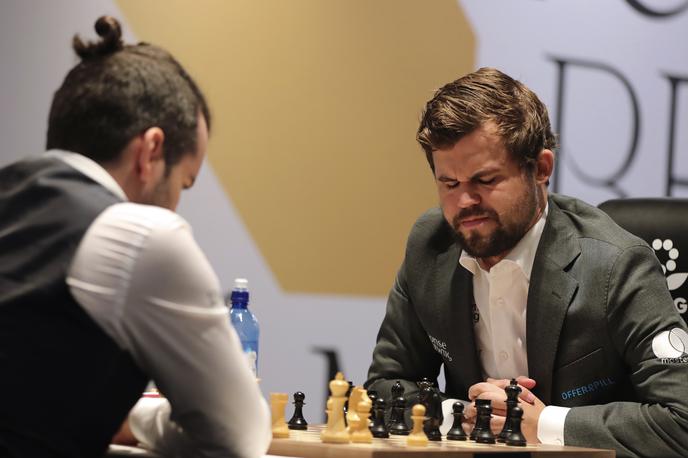 Magnus Carlsen vs Jan Nepomnjaščij | Jan Nepomnjaščij in Magnus Carlsen sta še naprej izenačena. | Foto Guliverimage