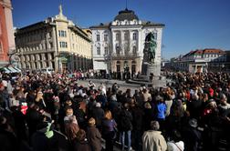 Po Sloveniji je odmevala Prešernova beseda, pa tudi ostre kritike trenutnih razmer