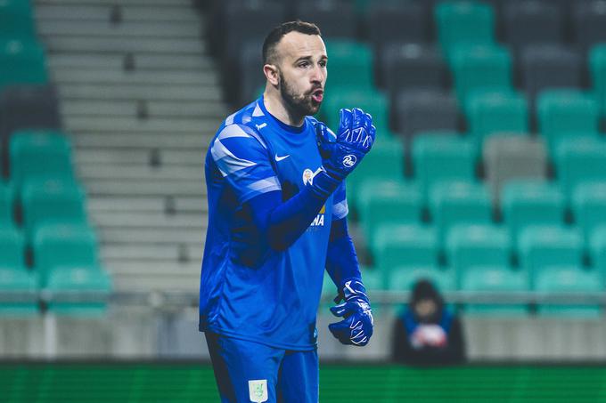 Hrvaški vratar Ivan Banić je na vratih Olimpije debitiral s tekmo, na kateri ni prejel zadetka. Kako bo v nedeljo, ko prihaja v Stožice vodilni Maribor? | Foto: Grega Valančič/Sportida