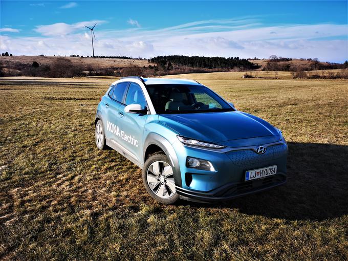 Električna hyundai kona je avtomobil, ki tudi v zimskih razmerah zagotavlja vsaj okrog 350 kilometrov realnega dosega, obenem pa navduši s svojim celotnim paketom in danes velja za najboljši električni avtomobil z relativno dostopno ceno. | Foto: Gregor Pavšič