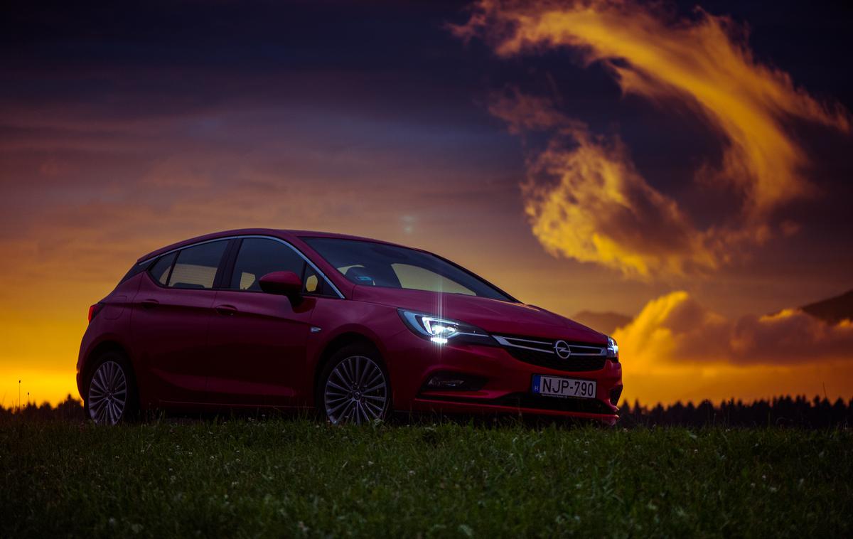 Opel astra IntelliLux LED matrične luči | Foto Klemen Korenjak