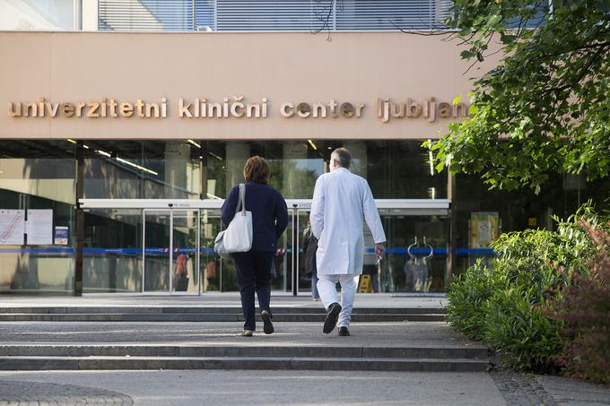 UKC Ljubljana, ki ima s Kemisom pogodbo za odvoz odpadnih kemikalij, filmov in fotografskega papirja, odpadnih sijalk, baterij in akumulatorjev, nevarne embalaže, doz pod tlakom, tudi računalniške opreme, tako kot Helios išče nadomestnega ponudnika.  | Foto: Ana Kovač