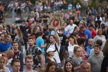 Nasilni protesti proti ukrepom vlade PCT.