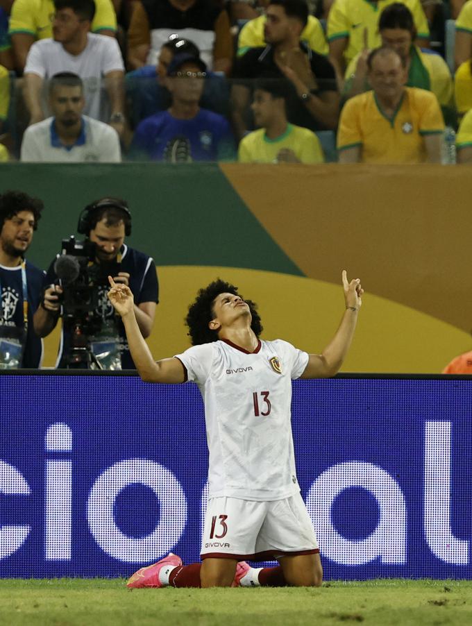 Eduardo Bello je zaznamoval srečanje v Braziliji z izjemnim zadetkom, ki ga je dosegel s škarjicami. | Foto: Reuters