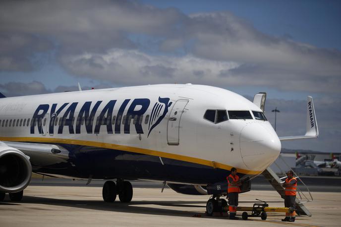 Letalo Ryanair | Na specializiranem slovenskem letalskem portalu Sierra5.net navajajo, da lahko Ryanairova letala kljub trem mednarodnim letališčem v Sloveniji pristajajo le na ljubljanskem in mariborskem letališču, saj je steza na portoroškem prekratka. | Foto Reuters