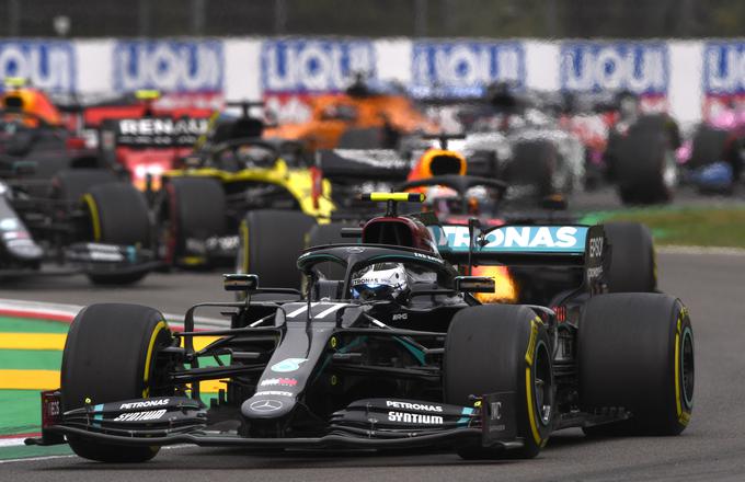 S prvega mesta je dirko začel Valtteri Bottas. | Foto: Reuters