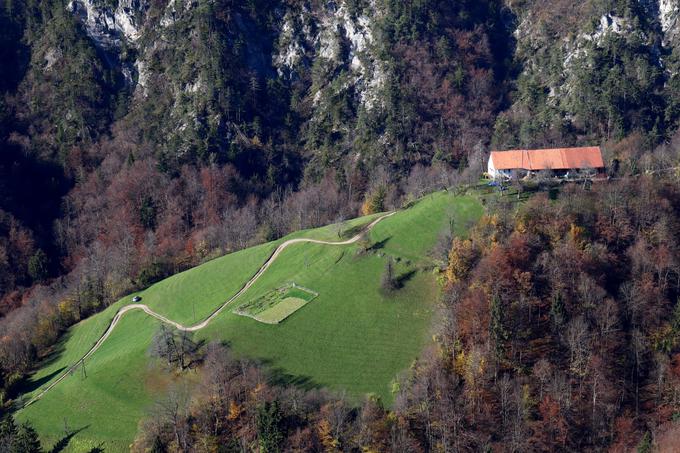 Samotna kmetija pod Grmado | Foto: Matej Podgoršek