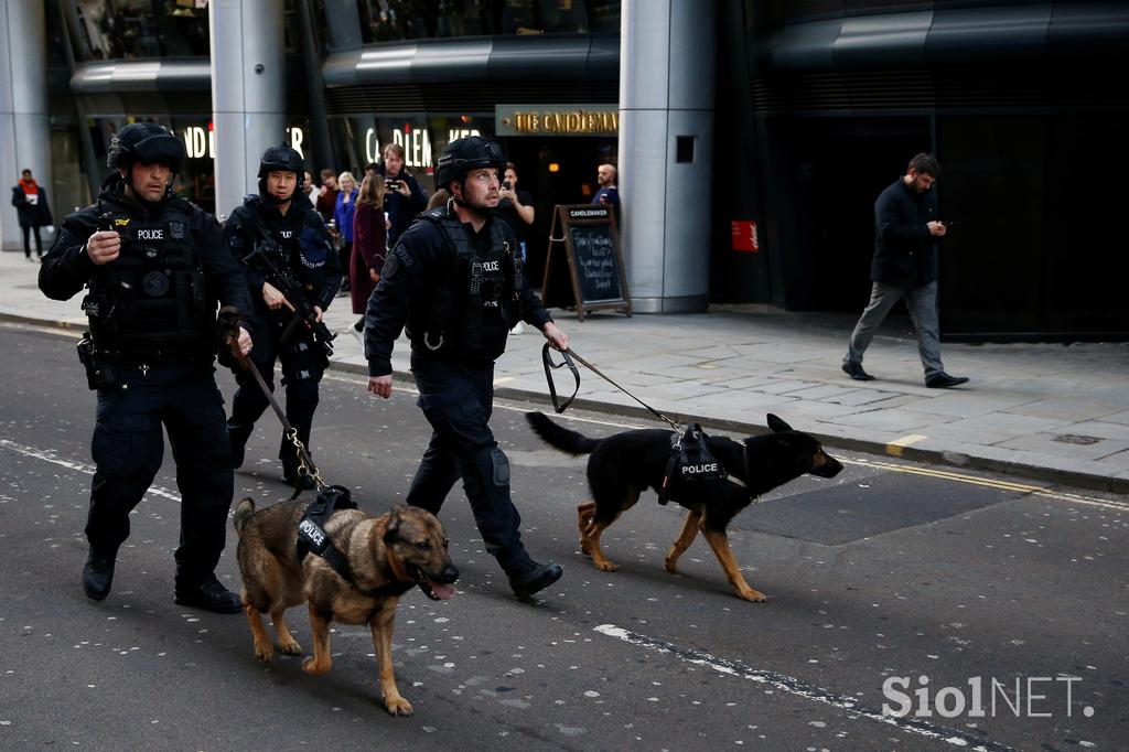 London streljanje na mostu