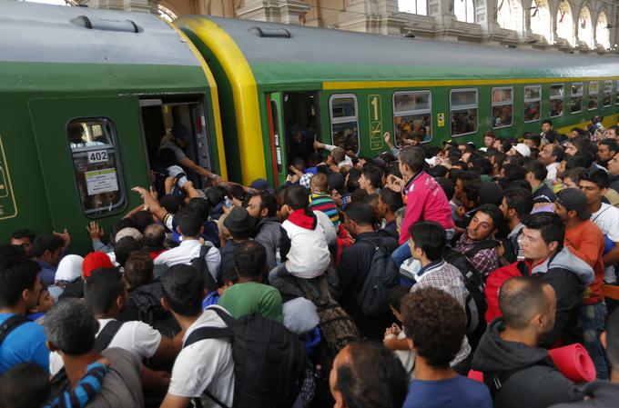 "Desnica migrante prikazuje kot teroriste. Pozablja pa, da so pomemben del k uspehu slovenskega in evropskega gospodarstva prispevali tuji ekonomski migranti." | Foto: Reuters