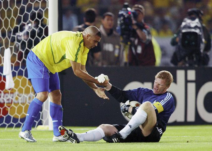 Nemški vratar Oliver Kahn je do finala SP 2002 prejel le en zadetek. Izbran je bil tako za najboljšega nogometaša kot tudi vratarja tekmovanja. | Foto: Guliverimage/Getty Images