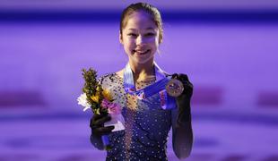 13-letna čudežna deklica, ki piše ameriško zgodovino, medaljo podarila svojemu očetu #video