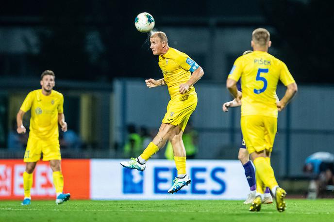 NK Domžale NK Maribor | Članski zasedbi Domžal v tej sezoni ne gre vse po načrtih. Drugače je v vrstah mladincev. | Foto Grega Valančič / Sportida