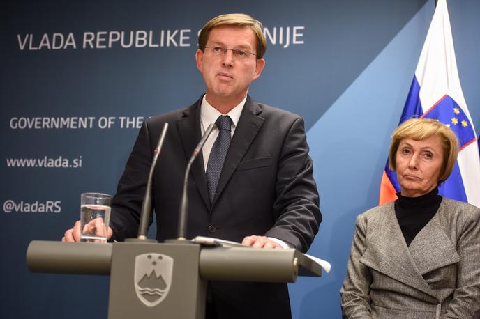 Miro Cerar in Milojka Kolar Celarc | Vlada Mira Cerarja je NIOSB ustanovila decembra lani. Novi zdravstveni minister Samo Fakin je danes napovedal, da bo vladi predlagal ukinitev omenjenega inštituta. | Foto STA