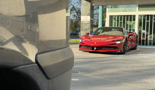 Tako je v Ljubljani zagrmel ferrari za 800 tisočakov #video