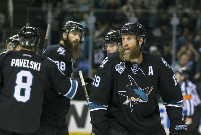 Joe Thornton je v rednem delu sezone zbral največ točk med vsemi hokejisti San Jose Sharks. Tudi Kanadčan je zbral več podaj kot golov. | Foto: Reuters