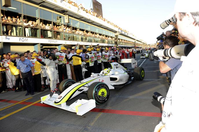 Jenson Button Brawn 2009 | Ekipa je bila pred ukinitvijo, a jo je Ross Brawn rešil sam in na prvo dirko v Melbourne pripeljal šampionski dirkalnik. | Foto Reuters