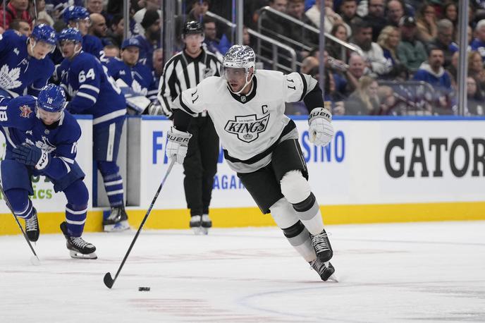 Anže Kopitar | Hokejisti LA Kings so na noč čarovnic s 4:1 premagali Maple Leafs. Anže Kopitar je dosegel podajo za zadnji gol kraljev.    | Foto Reuters