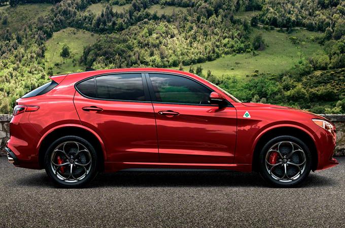 Italijani so na premieri v Los Angelesu odkrito napovedali napad na konkurenčna vozila nemških znamk Porsche, BMW, Mercedes in Audi. | Foto: Alfa Romeo