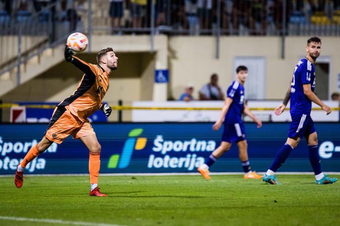 NK Domžale NK Maribor | Mariborčani, ki so v nedeljo v Domžalah izgubili šestič zapored, bodo v četrtek prvič nastopili pod vodstvom Damirja Krznarja.  | Foto Grega Valančič/Sportida