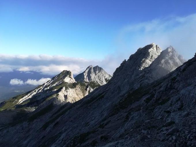 Za pot skrbi PD Kranj, a je že od leta 2018 zaradi pomanjkanja financ zaprta. Zamenjati bo treba dotrajana varovala na poti. | Foto: Tine Marenče