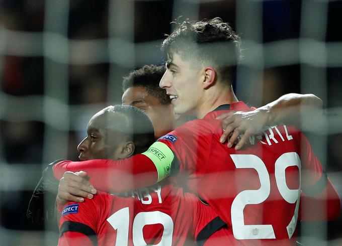 Kai Havertz, kapetan Bayerja iz Leverkusna. Za 20-letnega nemškega talenta se ogreva sleherni velikan v Evropi, zadnja, ki je za ofenzivnega vezista stopila v igro, je tudi slovita Barcelona. Katalonci so zanj pripravljeni odšteti 100 milijonov evrov, kar je tudi zahtevan znesek lekarnarjev za svoj zaklad. Ti sicer mladeniča nočejo prodati, a če ga bodo, bo Havertz novi nemški rekorder. Zdaj rekord drži Leroy Sane, ki je za 52 milijonov evrov prestopil v Man City. | Foto: Reuters